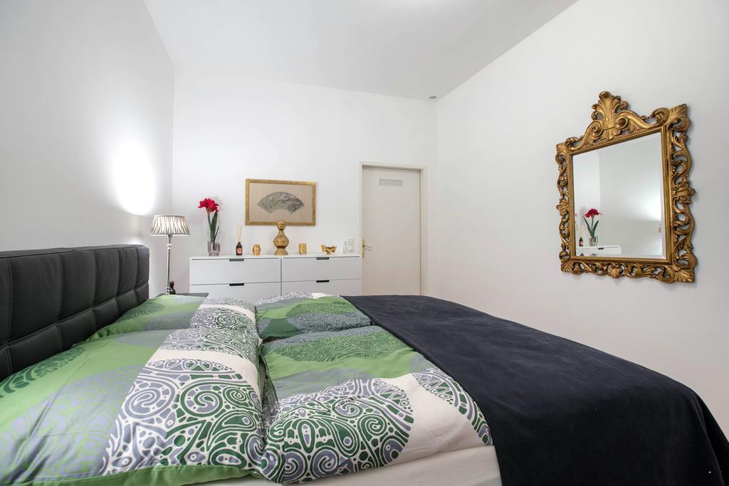 Apartment Schottenring Вена Номер фото